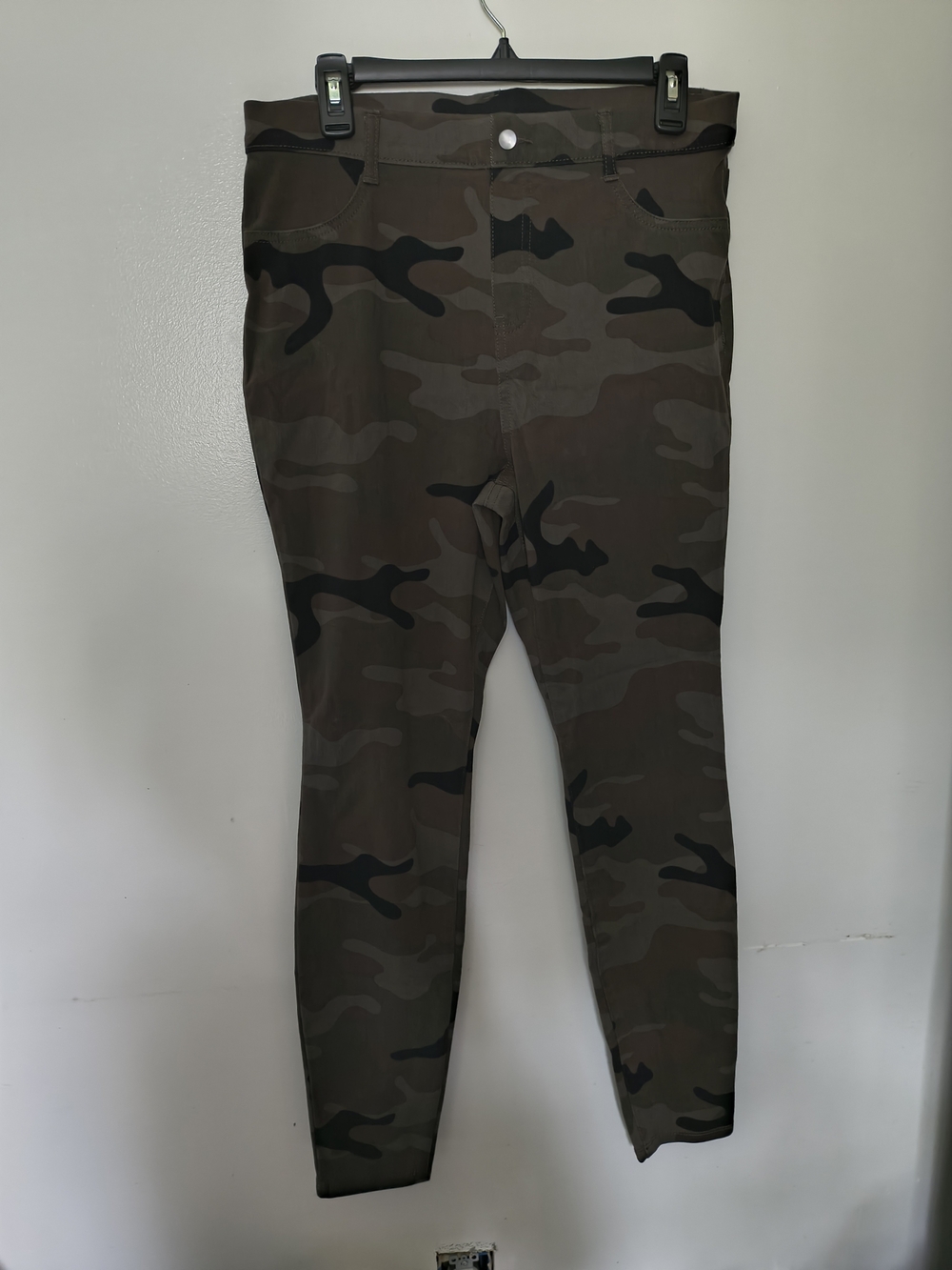 Time and Tru Men's Camo Pants in Olive and Black